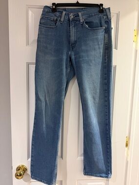 Levi's Men's Straight Jeans in Medium Blue Wash